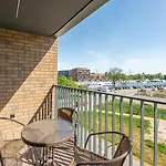 Chlebova - Riverside View Terrace, Free Parking, Gym & Kidsplay By Downtown Aparthotel 4*