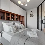 Chlebova - Riverside View Terrace, Free Parking, Gym & Kidsplay By Downtown 4*