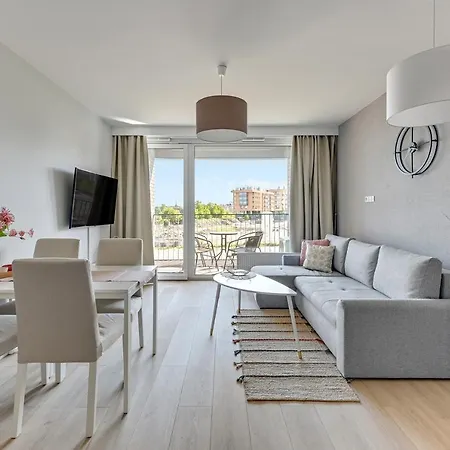 Chlebova - Riverside View Terrace, Free Parking, Gym & Kidsplay By Downtown Apartament