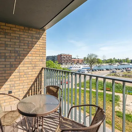 Chlebova - Riverside View Terrace, Free Parking, Gym & Kidsplay By Downtown Apartament *