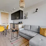 Chlebova - Riverside View Terrace, Free Parking, Gym & Kidsplay By Downtown 4*