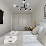 Chlebova - Riverside View Terrace, Free Parking, Gym & Kidsplay By Downtown Lejlighedshotel 4*
