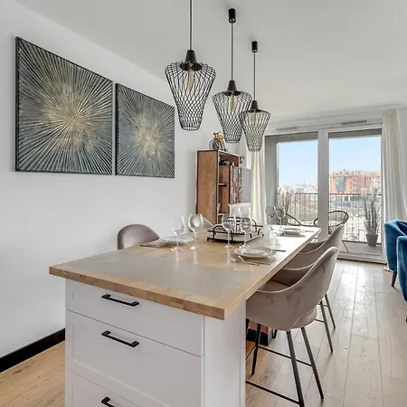 Chlebova - Riverside View Terrace, Free Parking, Gym & Kidsplay By Downtown 4*