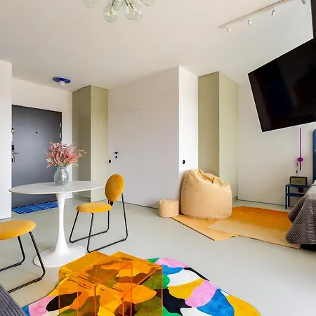 Chlebova - Riverside View Terrace, Free Parking, Gym & Kidsplay By Downtown Lägenhet *