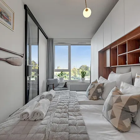 Chlebova - Riverside View Terrace, Free Parking, Gym & Kidsplay By Downtown 4*