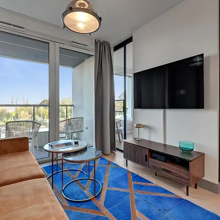 Chlebova - Riverside View Terrace, Free Parking, Gym & Kidsplay By Downtown Apartamento