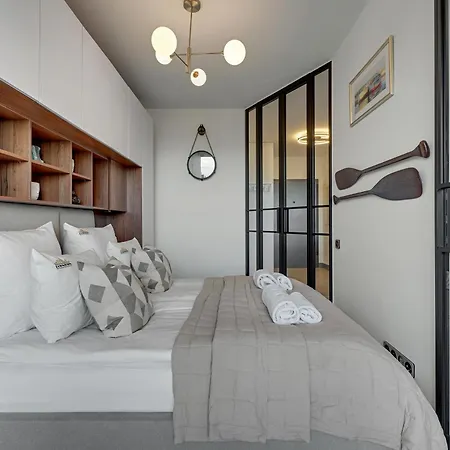 Chlebova - Riverside View Terrace, Free Parking, Gym & Kidsplay By Downtown Apartamento *