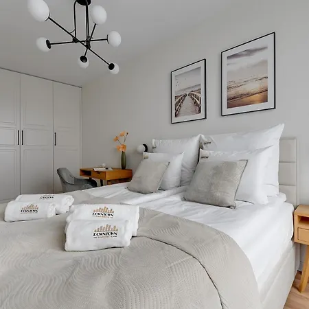 Chlebova - Riverside View Terrace, Free Parking, Gym & Kidsplay By Downtown 4*