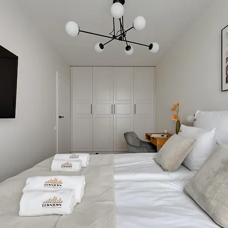 Chlebova - Riverside View Terrace, Free Parking, Gym & Kidsplay By Downtown Apartamento *