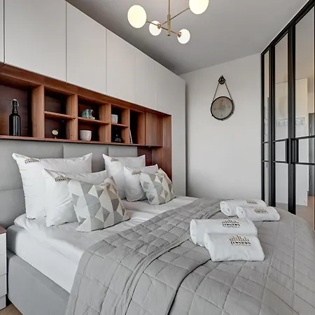 Chlebova - Riverside View Terrace, Free Parking, Gym & Kidsplay By Downtown 4*